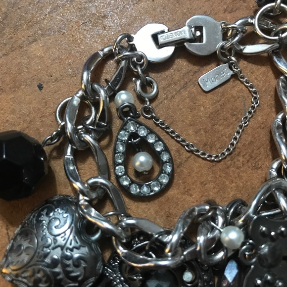 Vintage SilverTone Monet 13 Charm bracelet excellent condition Butterfly & pearl - Picture 10 of 11